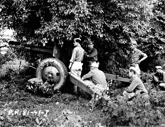 Under the direction of 1st Lt. Victor Coll, a gun of the 25th F.A. is ready for action. Bayamon, Puerto Rico.  SC 126172